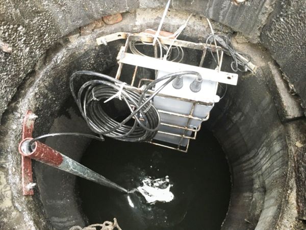 潜山水位检测井